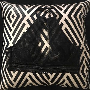 VICTORIA’S SECRET “Very Sexy” Black Lace Bralette